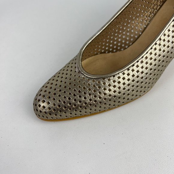 Stuart Weitzman Womens Perforated Leather Pumps Gold Metallic Laser Cut size 7.5 - Picture 9 of 16
